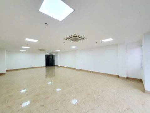 Sàn văn phòng cho thuê tại Dịch Vọng Hậu, sàn đẹp vuông vắn ko vướng cột.