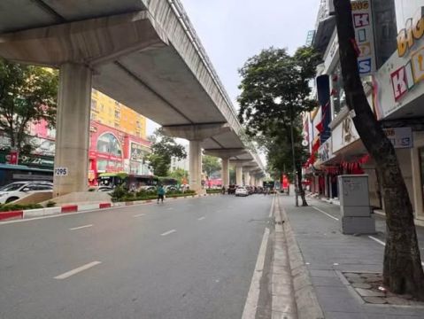 TÒA NHÀ 8 TẦNG, THANG MÁY  SIÊU VIP TẠI MẶT PHỐ CẦU GIẤY - OTO - VỈA HÈ - DT CHO THUÊ ĐẠT 1.8 TỶ/...