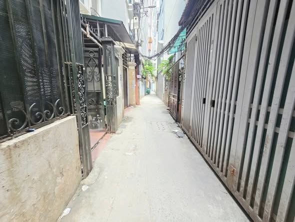 Bán nhà Cầu Giấy, mặt tiền 4m, 32m², 5 tầng – 7.4 tỷ