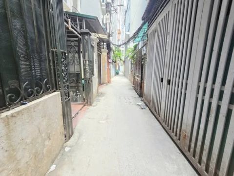 Bán nhà Cầu Giấy, mặt tiền 4m, 32m², 5 tầng – 7.4 tỷ