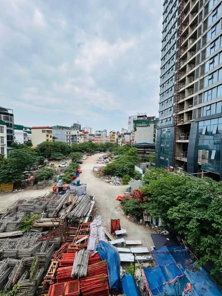 PHÂN LÔ Ô TÔ TRÁNH NGUYỄN CHÁNH - VỈA HÈ - KINH DOANH ĐỈNH - 2 THOÁNG TRƯỚC SAU
