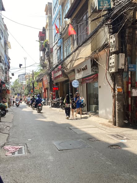 CẦN BÁN GẤP -NHÀ 3 MẶT THOÁNG -DT 75 M X 4 T GIÁ 18 TỶ -QUAN NHÂN -THANH XUÂN