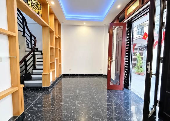 12.3TỶ - NGHĨA TÂN  - 35M2*6T - 100M RA PHỐ - OTO ĐỖ CỬA - NGÕ THÔNG - NHÀ ĐẸP Ở NGAY.