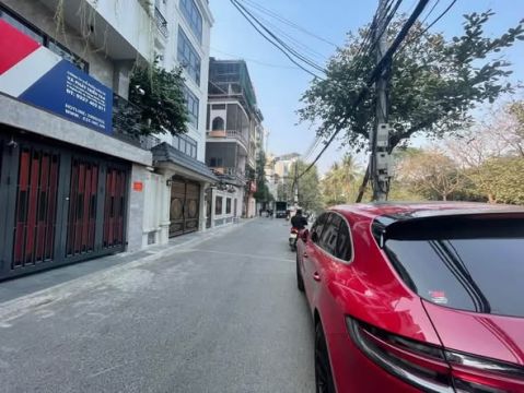 PHÂN LÔ - GARA 3 Ô TÔ TRÁNH HOÀNG QUỐC VIỆT - 8 TẦNG THANG MÁY - KINH DOANH ĐỈNH