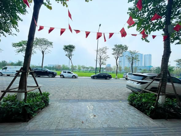 Nhượng tòa nhà văn phòng sang xịn mịn tại The Manor central park Nguyễn Xiển, nhà Shophouse