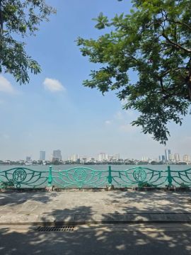 Cho thuê biệt thự sân vườn ô tô tránh 3 mặt thoáng ở Xuân Diệu Tô Ngọc Vân.