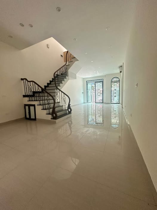 CHO THUÊ MBKD KĐT ĐẠI KIM – 2 MẶT THOÁNG – VỈA HÈ SIÊU RỘNG