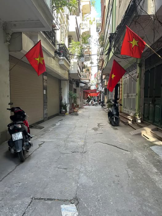 TÂN MAI- ĐỀN LỪ- LÔ GÓC-5 TẦNG NGÕ THÔNG. 5 M RA OTO. HƠN 5TỶ XÍU.