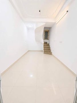 CHO THUÊ NGUYÊN CĂN NHÀ TRUNG PHỤNG - ĐỐNG ĐA NGÕ THẲNG TẮP - 5M RA MẶT PHỐ -