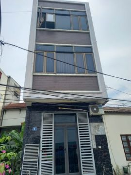 Cho thuê nhà 3 tầng 135m2. 3 ngủ, 3 vệ sinh, ô tô đỗ cửa ngày đêm không mất tiền. Phù hợp để ở, m...