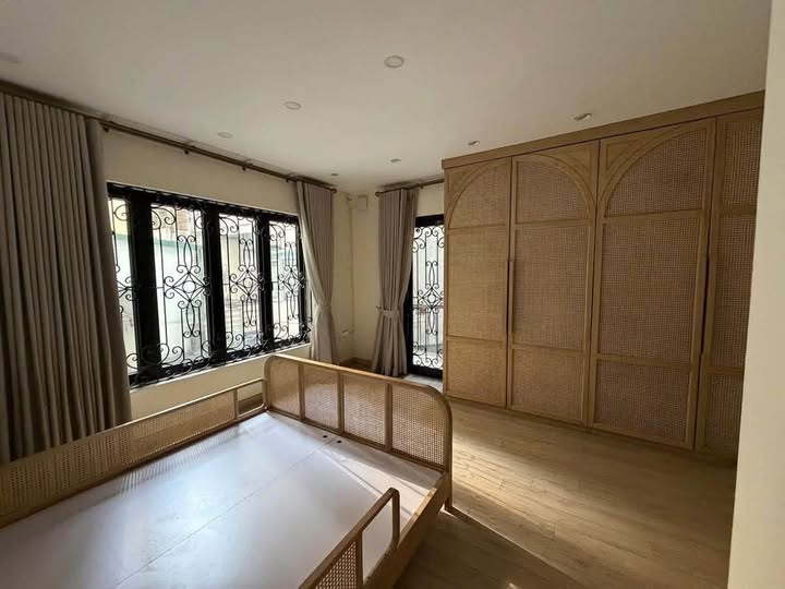 NGUYỄN TRƯỜNG TỘ - TT BA ĐÌNH - 10M MẶT PHỐ - 5 TẦNG - 35M - CHỈ NHỈNH 16 TỶ