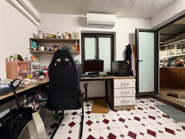 Hiếm. Cần bán gấp nhà tập mặt phố Tây Sơn, sổ riêng chính chủ, giá cực rẻ chỉ 2.95 tỷ, diện tích ...
