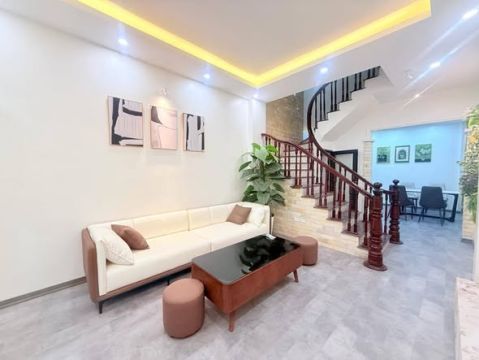 TRUNG TÂM CẦU GIẤY - NHÀ ĐẸP LONG LANH - THOÁNG SÁNG - DÂN XÂY CHẮC CHẮN - FULL NỘI THẤT - 10M RA...