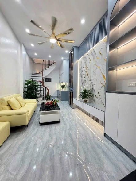 Cho thuê nhà nguyên căn 4 Tầng. Giá 12tr/ tháng. Ngõ Chợ Khâm Thiên ( đi từ Hồ Ba Mẫu vào đối diệ...