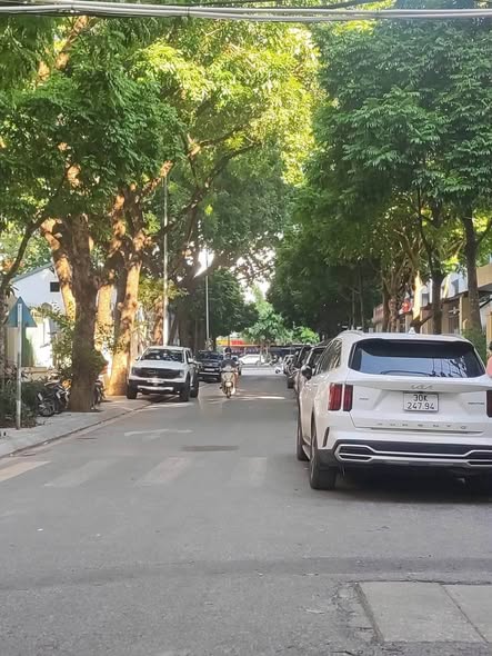 PHÂN LÔ - Ô TÔ ĐỖ CỬA VÀO NHÀ - HAI THOÁNG TRƯỚC SAU - NGUYỄN VĂN HUYÊN