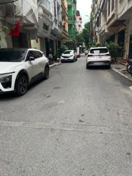 Tài chính 10 tỷ hơn, 40m2 gần Nguyễn Khánh Toàn - Trần Đăng Ninh - Cầu Giấy 5 tầng, ô tô đỗ cửa t...