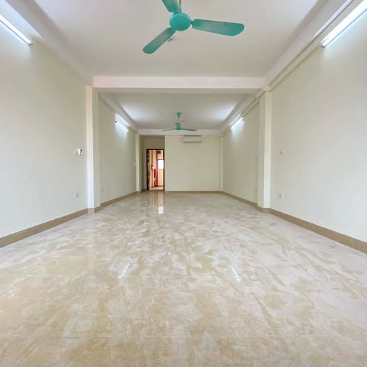 Cho thue sàn văn phòng T3 mặt phố Dịch Vọng 50m2, giờ giấc làm việc thoải mãi.