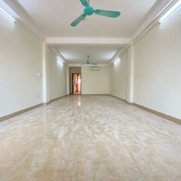 Cho thue sàn văn phòng T3 mặt phố Dịch Vọng 50m2, giờ giấc làm việc thoải mãi.