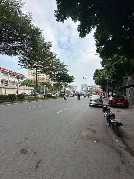 BÁN ĐẤT KÈM NHÀ 3 TẦNG -PHÂN LÔ TRUNG KÍNH XÁT VÀNH ĐAI 2,5 LÔ GÓC 3 THOÁNG 78M MT 8M GIÁ HON 24TY