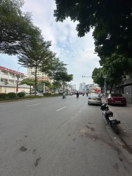 BÁN ĐẤT KÈM NHÀ 3 TẦNG -PHÂN LÔ TRUNG KÍNH XÁT VÀNH ĐAI 2,5 LÔ GÓC 3 THOÁNG 78M MT 8M GIÁ HON 24TY