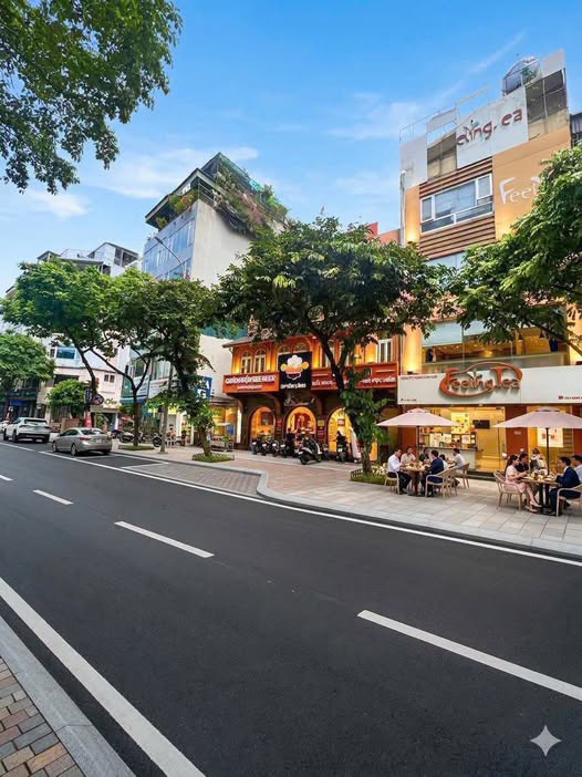 Bán đất tặng nhà MẶT PHỐ trung tâm quận Đống Đa.