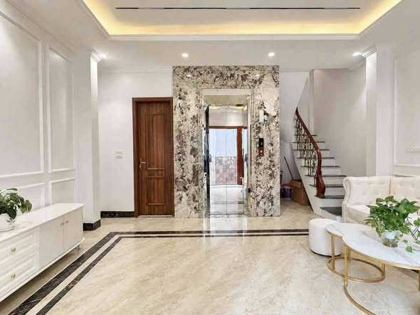 Bán Nhà Hoàng Mai - Hơn 8 Tỷ - Nhà Mới Thang Máy