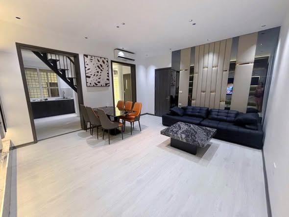Cho thuê căn hộ duplex 2 tầng phố Tây Sơn - Đống Đa, 150m2, 3 ngủ 3wc, lô góc cực thoáng