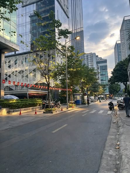 Cho thuê Full toàn văn phòng - Trung tâm Mỹ Đình - 245m2 x 8 tầng - 250 triệu/ tháng!
