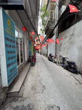 Cho thuê nhà riêng 5 tầng 1 tum, tại ngõ Thông Phong- phố Tôn Đức Thắng -HN.