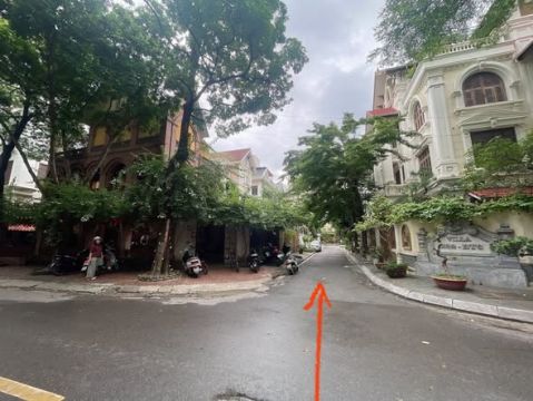 BIỆT THỰ MỸ ĐÌNH 2 – 200M² – 4 TẦNG – VỈA HÈ – Ô TÔ TRÁNH – VIEW VƯỜN HOA – GIÁ 62 TỶ.