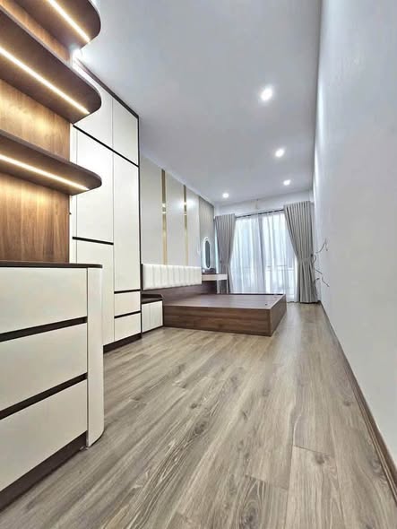 VIỆT HƯNG – NHÀ MỚI 5 TẦNG THANG MÁY – Ô TÔ ĐỖ CỔNG – hơn 6tỷ