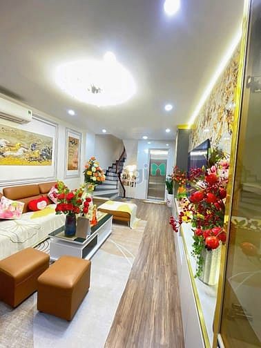 Nhà Đẹp Mặt Hồ Ba Mẫu _Ô Đồng Lầm _Đống Đa _40M 7 Tầng Thang Máy Full
