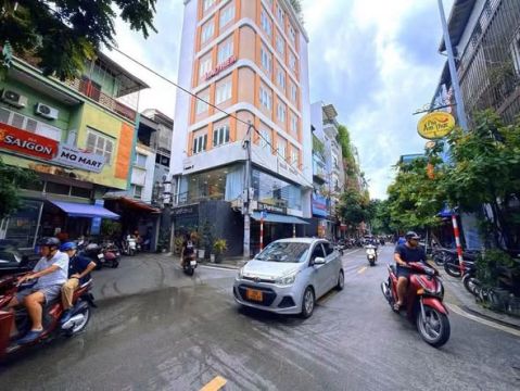 Bom Tấn mặt phố gần Thái Hà, lô góc, 9 tầng thang máy, quá khủng khiếp !