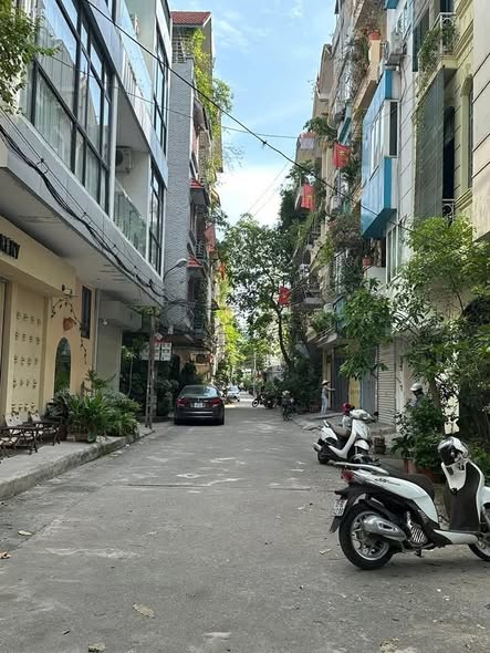 PHÂN LÔ NGUYỄN KHÁNH TOÀN Ô TÔ ĐỖ CỬA