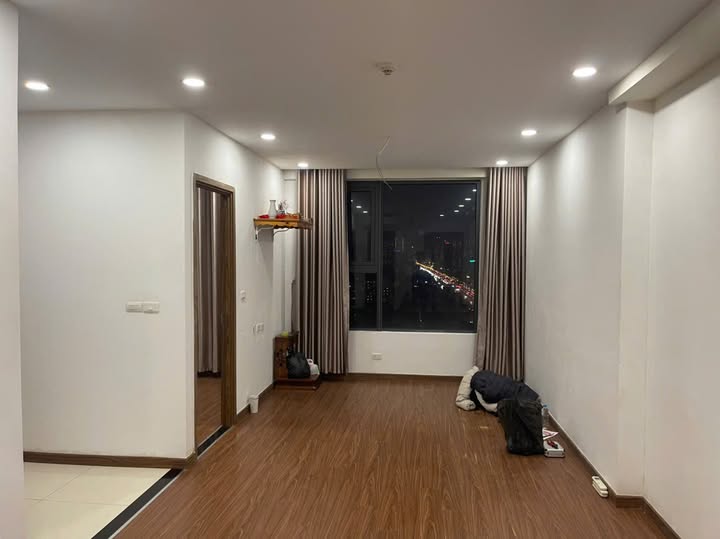 iển ,Thanh Xuân ,HN .Tầng trung ,hướng ban công nhìn phía TT hội nghị Quốc Gia .