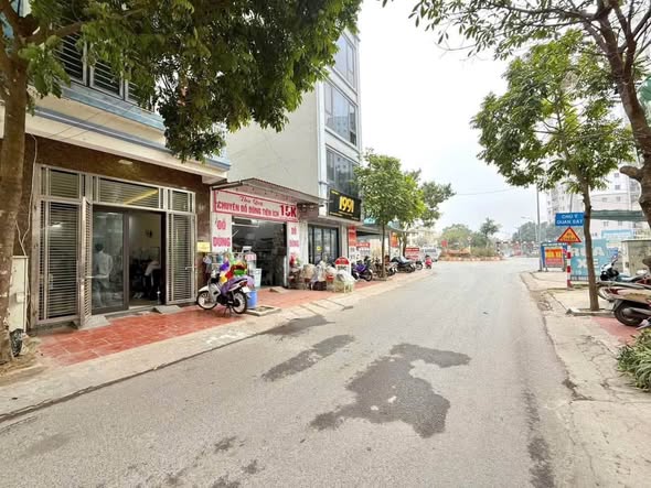 Chủ nhờ bán nhà khu C Yên Nghĩa
