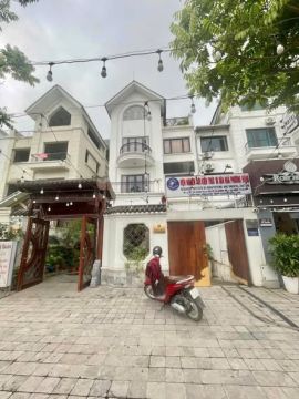 Bán gấp biệt thự Dương Nội diện tích 225m2 với mặt tiền 9m.