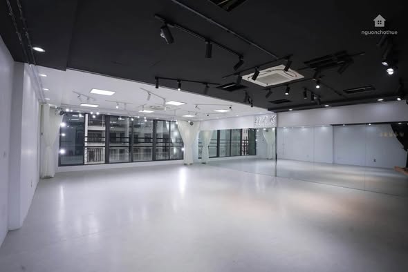 Cho thuê mặt bằng Lê Văn Thiêm - 130m2