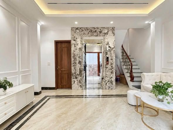 Định Công :8.4 tỷ
