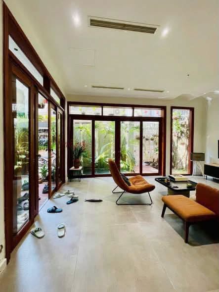 NHÀ PHỐ LINH LANG – BA ĐÌNH | 130M2 | MT 10M | CÁCH PHỐ 20M | SÂN VƯỜN | Ô TÔ