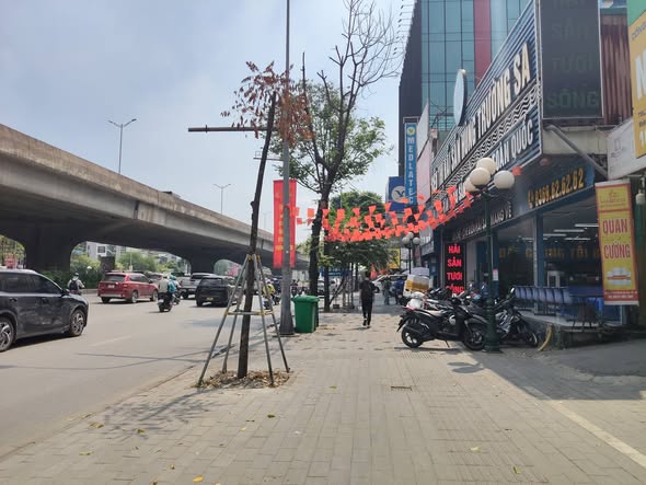 Cho thuê MBKD mặt phố Khuất Duy Tiến - Thanh Xuân, vỉa hè rộng