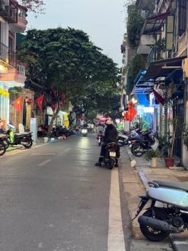 TRUNG TÂM QUẬN HOÀN KIẾM - MẶT PHỐ KINH DOANH SẦM UẤT - NGAY SÁT CHỢ HÀNG DA - ĐỐI DIỆN CỔNG TRƯỜ...