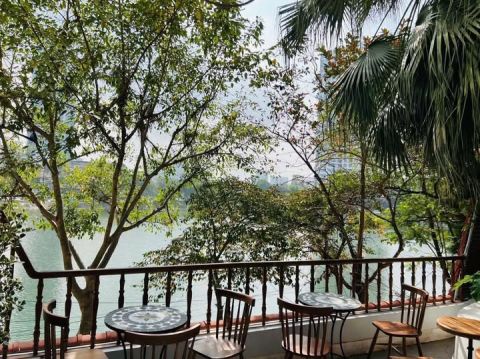 Sang nhượng quán Cafe mặt phố Phạm Huy Thông, view Hồ Ngọc Khánh, Ba Đình.