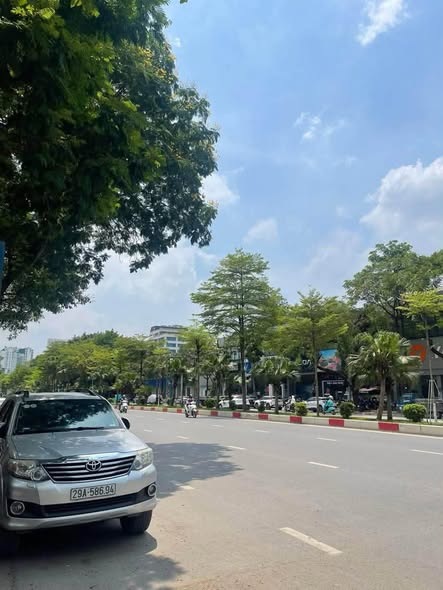 30M RA MẶT PHỐ HOÀNG QUỐC VIỆT - Ô TÔ VÀO NHÀ - ĐẤT VUÔNG ĐẸP - THÍCH HỢP XÂY CCMN VÀ BUILDING