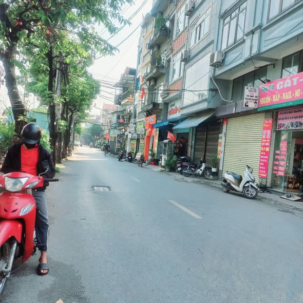 NGUYỄN CHÍ THANH – NGÕ PHÂN LÔ – 49M² x 5 TẦNG – MT 6M – Ô TÔ ĐỖ CỬA – GIÁ 17 TỶ