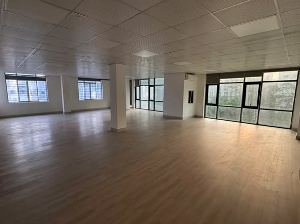 Siêu giảm giá văn phòng 140m2 lô góc tại Mễ Trì