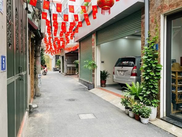 Tài chính 4 tỷ các bác sỡ hữu căn nhà 40 mét tại CHU HUY MÂN-PHÚC ĐỒNG-LONG BIÊN.gara oto không q...