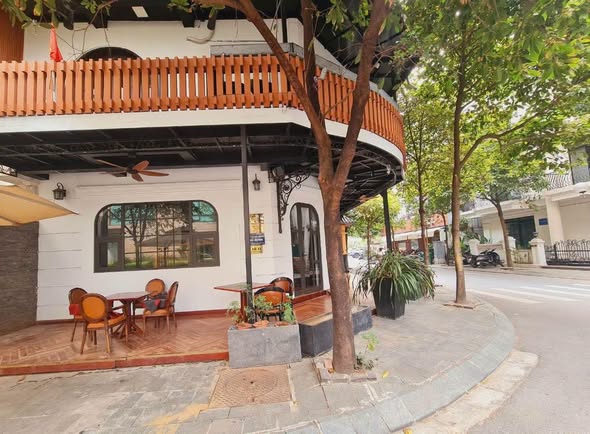 HIẾM! HƠN 8TỶ, NHÀ 60M2, 4 PHÒNG NGỦ, MỚI CỨNG TẠI TRUNG TÂM BỒ ĐỀ.