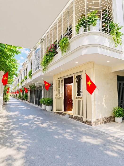 NGUYỄN XIỂN- NGÕ Ô TÔ- PHÂN LÔ- LÔ GÓC 3 MẶT THOÁNG- GIÁHỢP LÝ - NHÀ DÂN XÂY