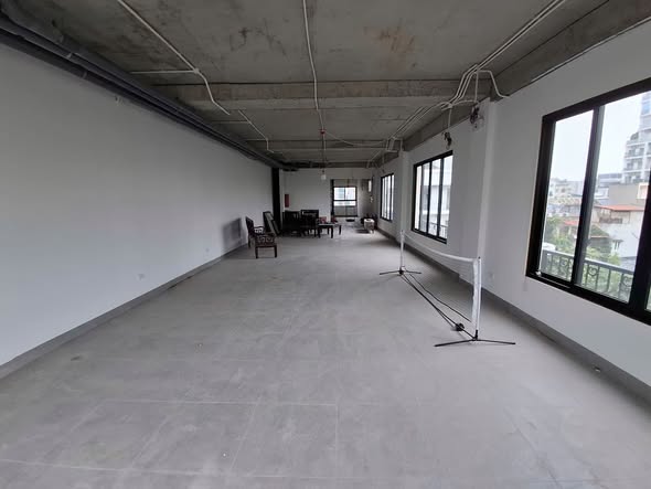 Cho Thuê sàn văn phòng tầng 4 Phố Hoàng Hoa Thám,lô góc,dt 130m .Đã đầy đủ pccc,thang máy, điều h...